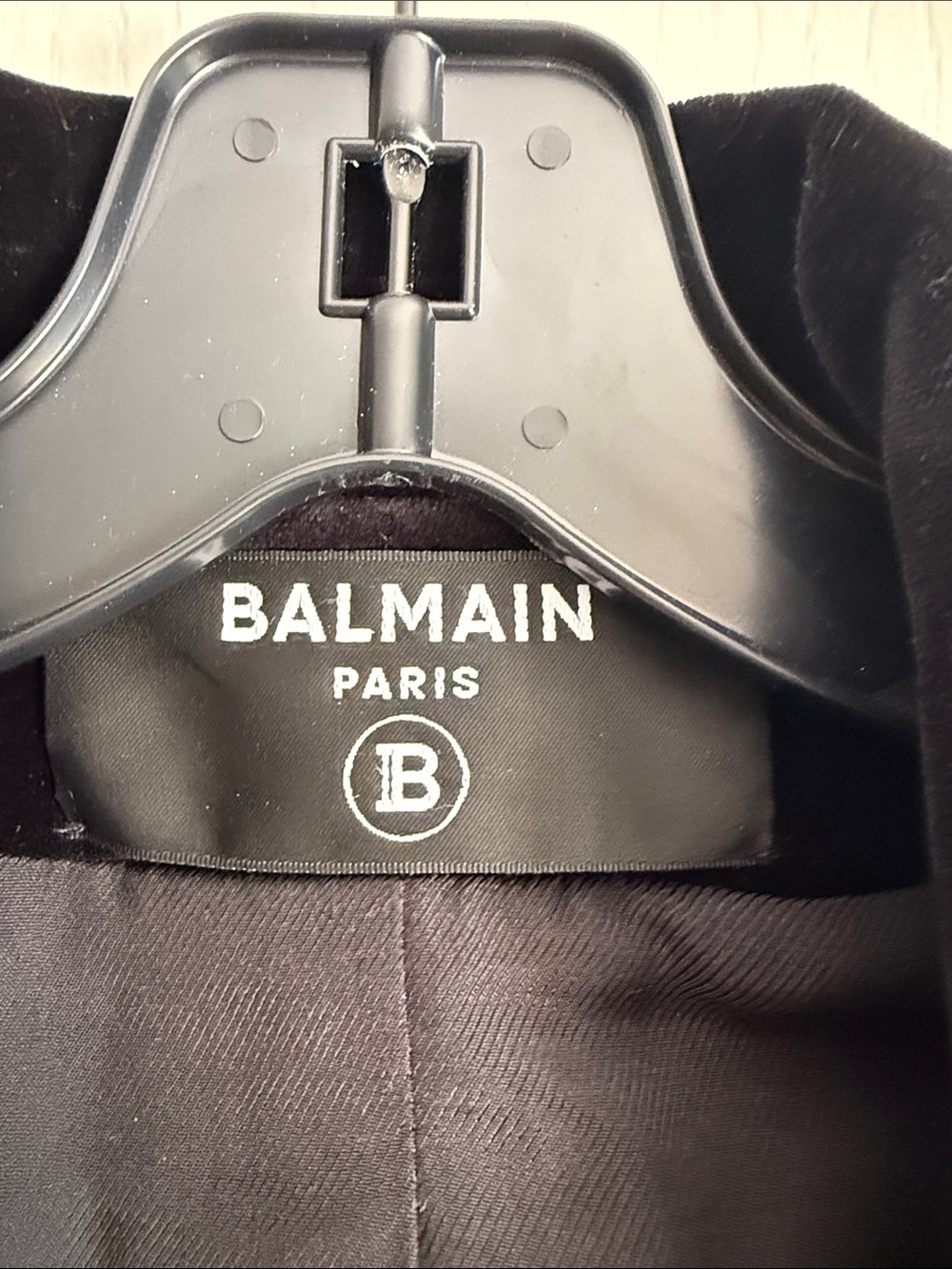 Balmain Black Velvet Cropped Double-Breasted Blazer with Gold Buttons Size 38 - Picture 3 of 5